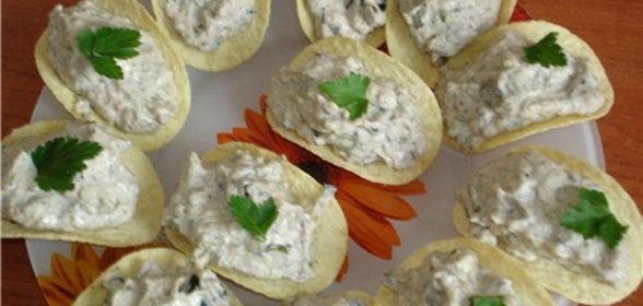 Закуска из креветок на чипсах