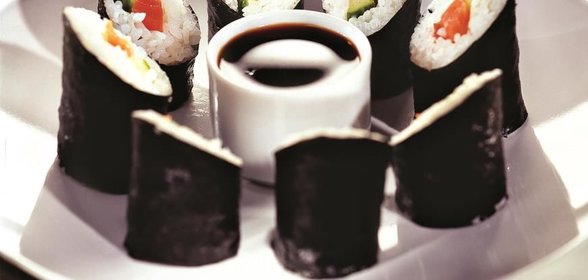 Роллы норимаки с малосольным лососем