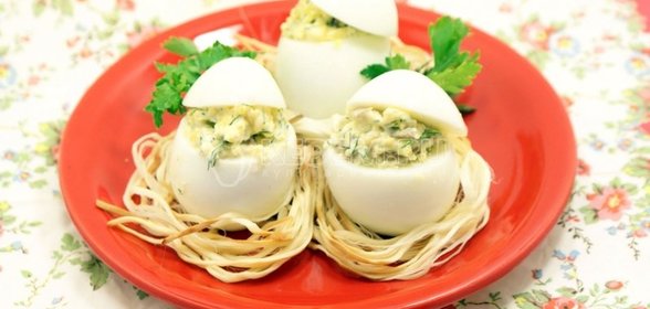 Яйца фаршированные «Гнездышки»