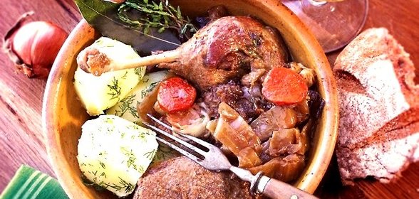 Утка по-деревенски с квашеной капустой