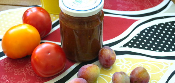 Аджика со сливами и помидорами