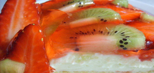 Торт-желе с киви и клубникой