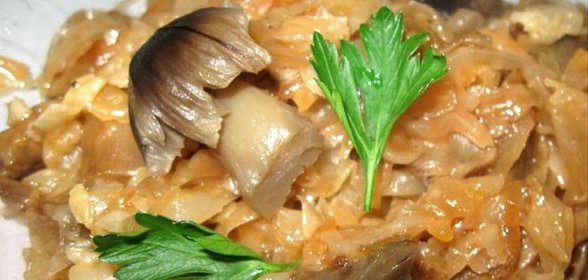 Тушеная квашеная капуста с грибами