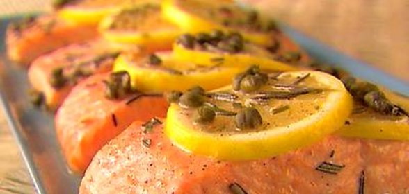 Лосось с лимоном и каперсами