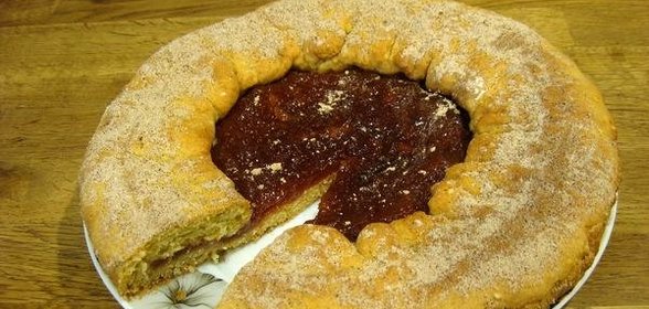 Пирог на сметане с вареньем