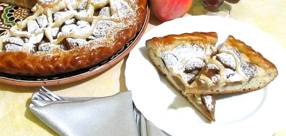 Пирог из консервированных персиков