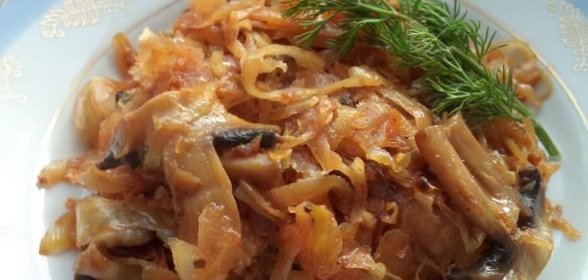 Капуста белокочанная, квашенная с яблоками