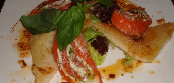 Рулетики из форели с сыром филадельфия