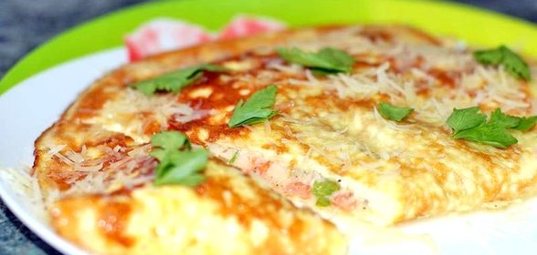 Омлет с помидорами и сыром