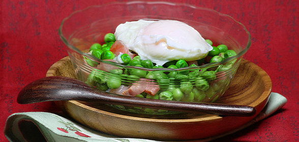 Зеленый горошек с яйцом