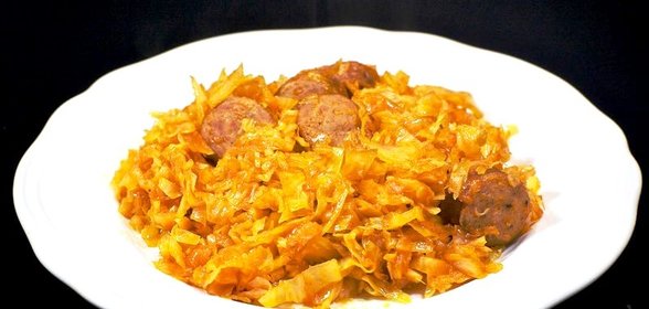 Тушеная капуста с сосисками