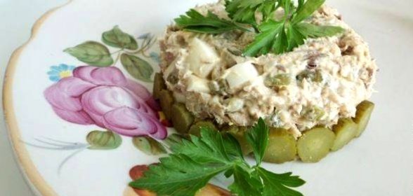 Салат из консервированной скумбрии