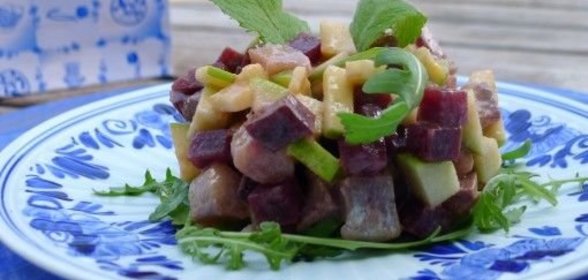 Сайда, запеченная с помидорами под сыром