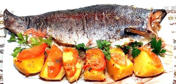 Форель, запеченная в духовке целиком