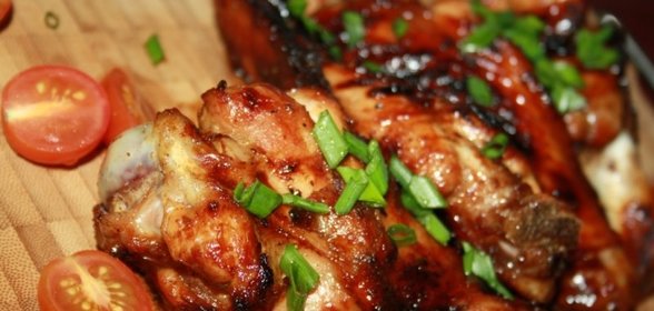 Крылья индейки в пряном маринаде на мангале