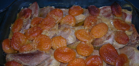 ЯЗЫК,ТУШЕННЫЙ С КУРАГОЙ