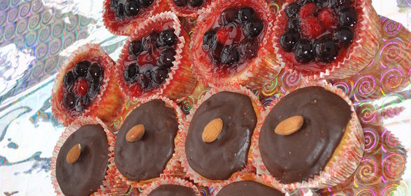 Два вида капкейков на ДР