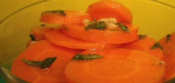 Салат из моркови в остром маринаде