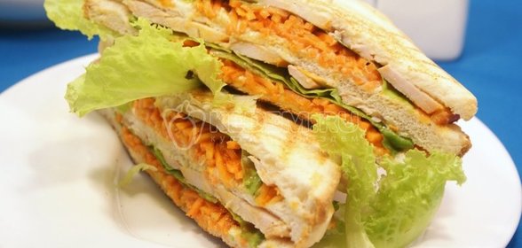 Сэндвич с копченой курицей