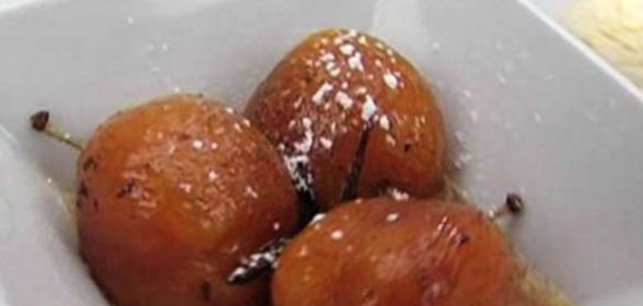 Печеные сливы с ванильным маслом