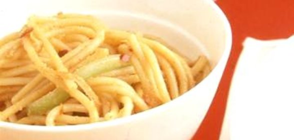 Спагетти с морковью и арахисовым маслом