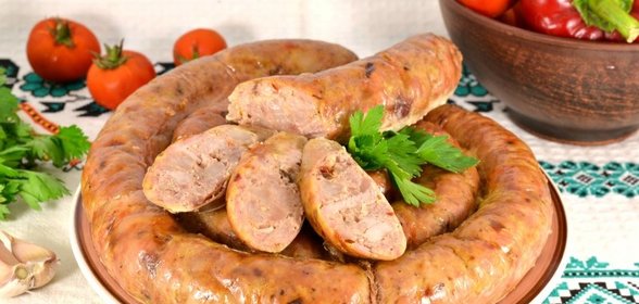 Домашняя мясная колбаса с овсянкой и паприкой