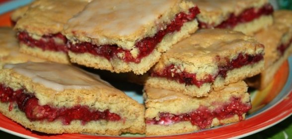 Рассыпчатое печенье с малиной