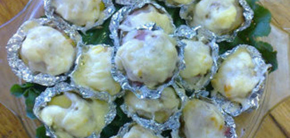 Картофель запеченный с начинкой из грецких орехов со сливочным сыром