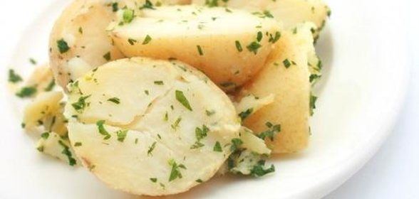Молодой картофель с эстрагоном на пару