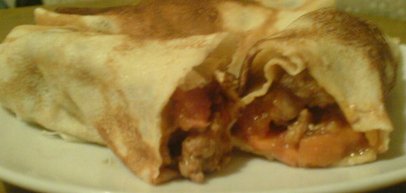 Блинчики с соусом болоньез