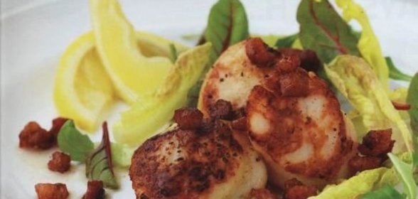 Морские гребешки с панчеттой (вяленой грудинкой)