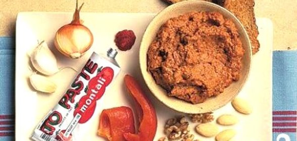 Соус из чили, орехов и сладкого перца