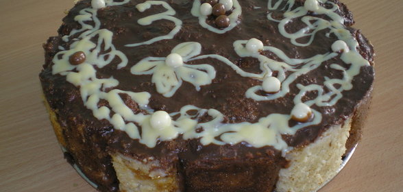 рулет сладкий с вареньем или вареной сгущенкой