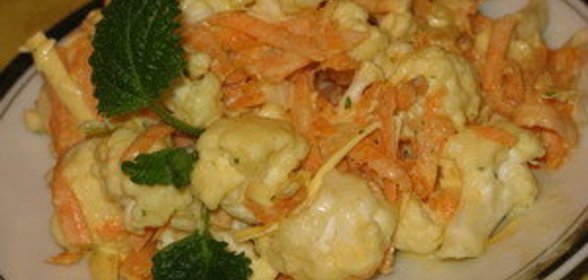 Салат из цветной капусты c копченым сыром