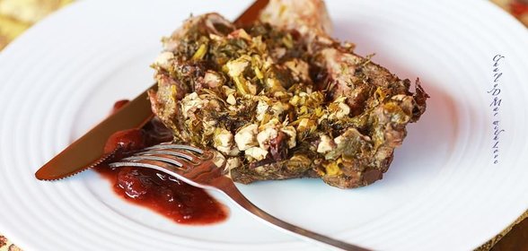 Голень индейки запеченная с зеленью и соевым творогом