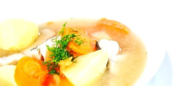 Суп из салаки с картофелем и зеленью