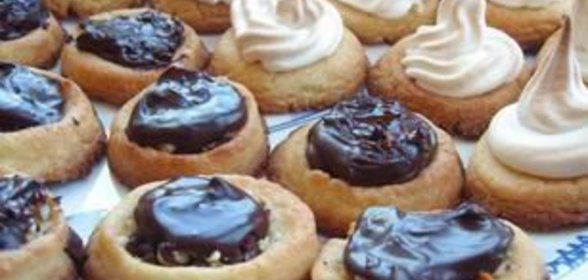 Птифуры Ватрушки с шоколадным и белковым кремами