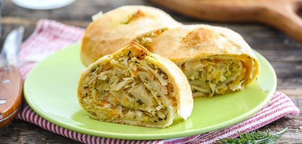 Штрудель с квашеной капустой