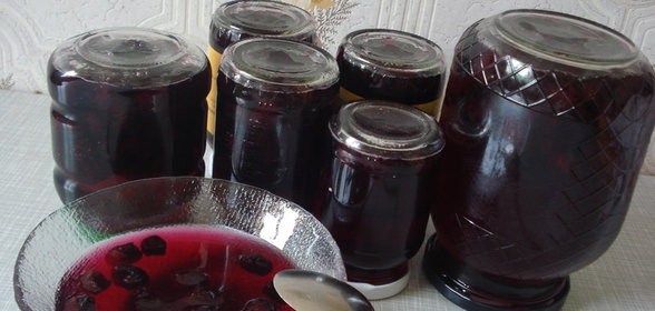 Вишневое варенье с косточками