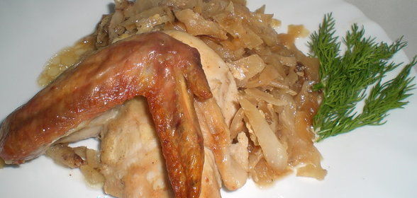 Курица, запеченная с капустой