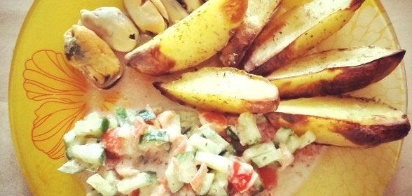 Картошка по‑деревенски с сырным соусом