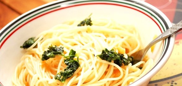 Спагетти с чесноком и маслом