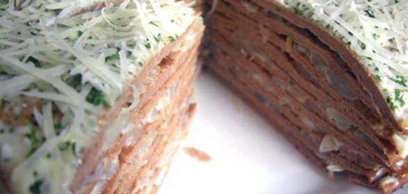 Печеночный торт с чесноком