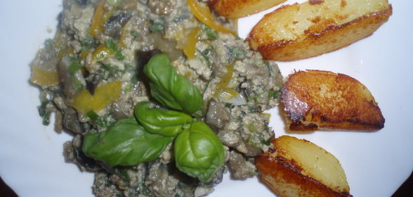 БАКЛАЖАННАЯ СПАМА И ЯЙЦА С ЖАРЕНЫМ КАРТОФЕЛЕМ