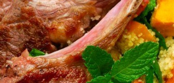 Бараньи котлеты в травах с лимонным кускусом