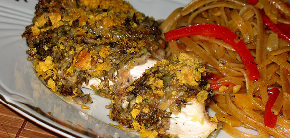 Шницель из индейки под шубкой из грибов и зелени