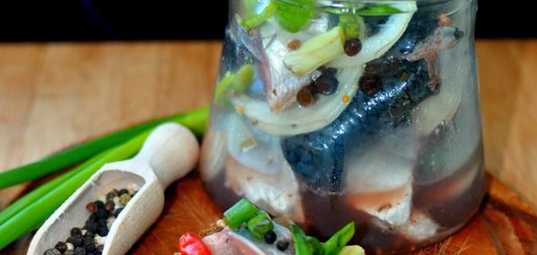 Сельдь малосольная в пряном маринаде