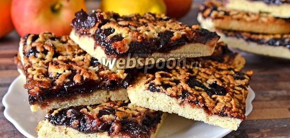 Пирог с консервированной вишней и тёртой смородиной