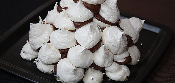 Торт из безе с шоколадным кремом