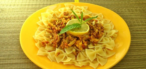 Фарфарелле с овощным песто и лимоном